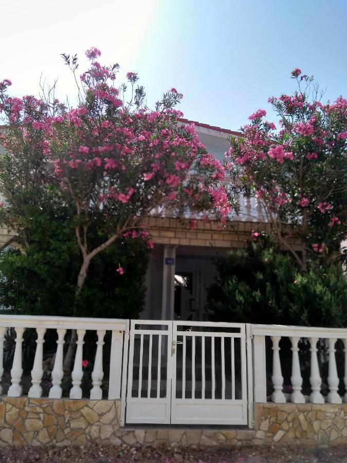 Apartmani Korade Vir Exterior photo